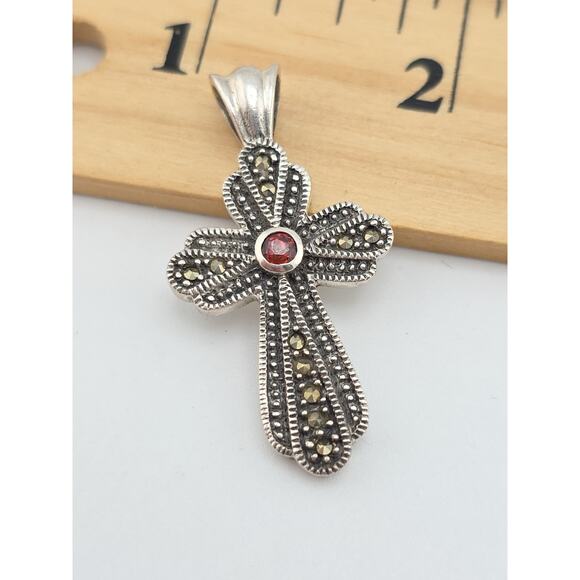 VINTAGE STERLING SILVER 925 MARCASITE STONE GARNET CROSS PENDANT - Picture 1 of 9